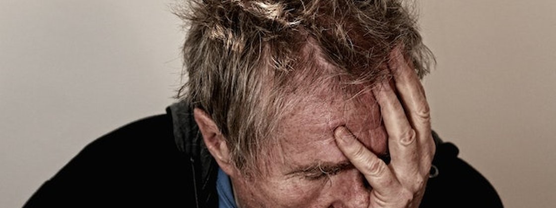 Alzheimer pode ser diagnosticado por exame de urina? Veja estudo